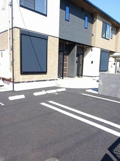 アン・フェリシアの駐車場