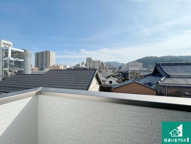 ★1(土)2(日)現地見学可能！★大津市長等　ラスト1邸のバルコニー|ワイドバルコニーは洗濯物を干すスペースが広いのでご家族が多くても安心！