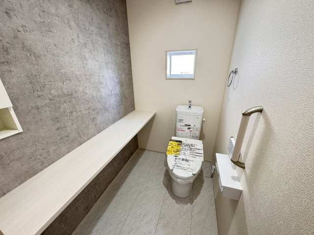 ブルーミングガーデン前橋市下新田町（平屋）のトイレ|トイレ１です。清潔感のある白を基調としています。
温水洗浄・便座暖房機能の付いた快適なトイレです☆