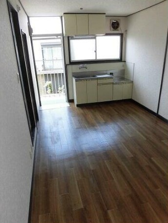 コーポサンリバーの居間・リビング