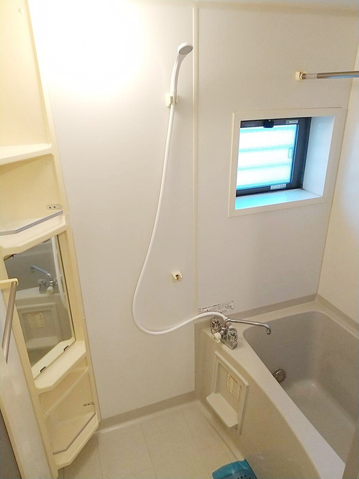 レーヴ平和台の浴室