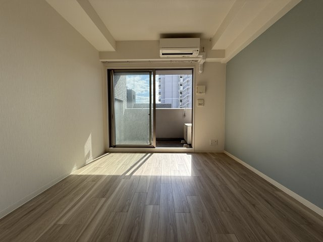 ファーストフィオーレ江坂ウエストの居間・リビング