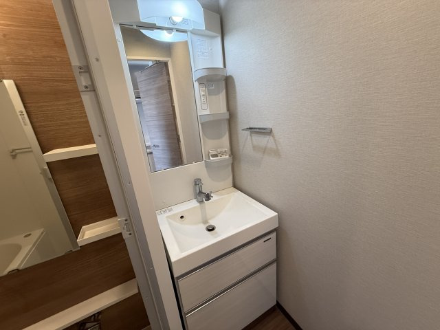 ファーストフィオーレ江坂ウエストの独立洗面台