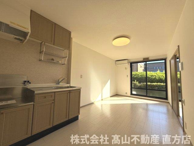 サンビレッジ星ヶ丘B棟の居間・リビング