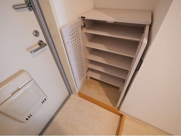 ハイツ新和の玄関