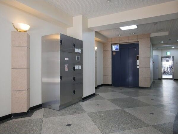 ハイツ新和のロビー