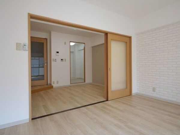 ハイツ新和の洋室