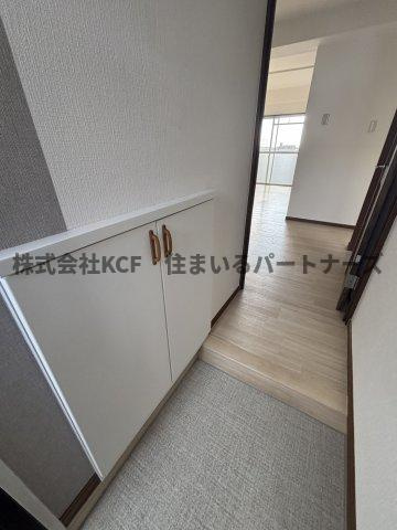組坂ビルNo8の玄関