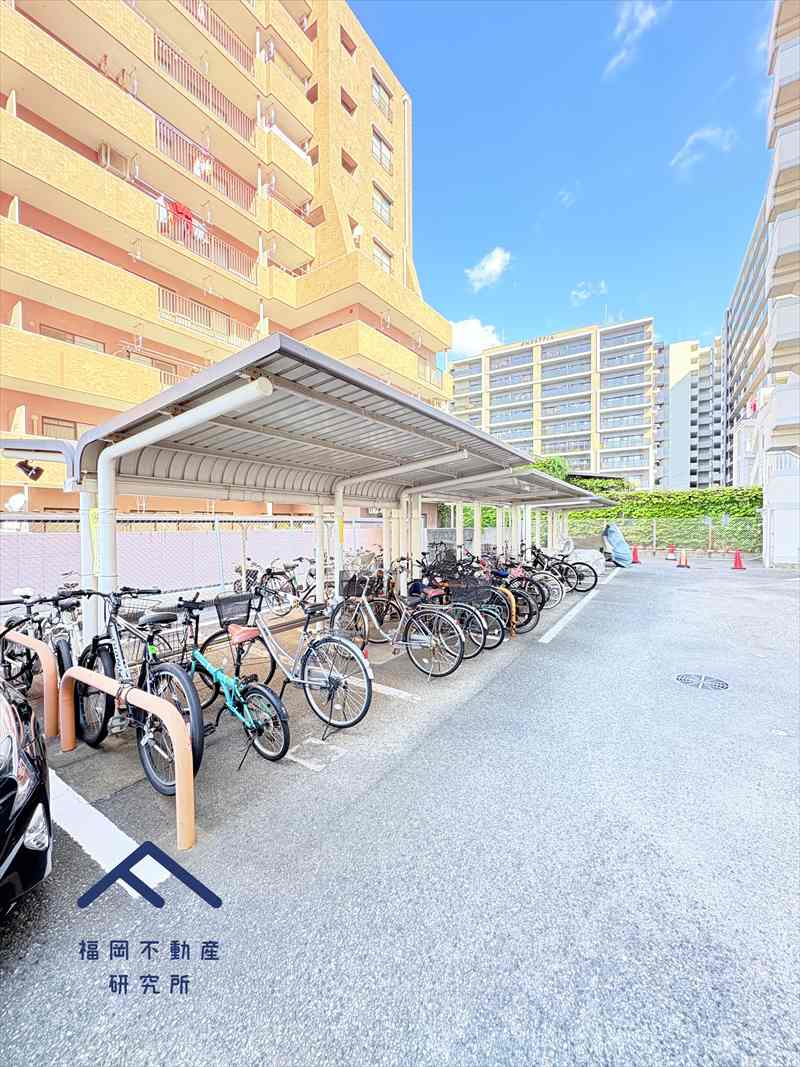 ダイナコート吉塚の駐輪場