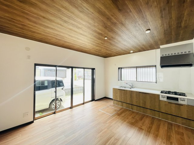 【居間・リビング】 | 熊谷市柿沼1期　中古戸建　
