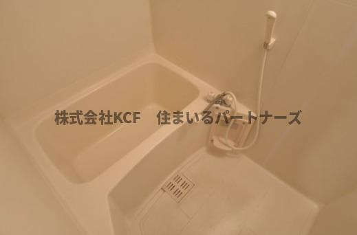 第5サンシャインビルの浴室|日々の疲れを癒すお風呂付です