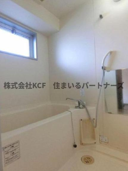 栗木第8ビルの浴室|コンパクトで使いやすいお風呂です