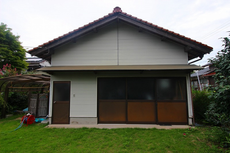 大崎中古戸建のその他|車庫及び倉庫になります。
車は2台程度(車種制限あり)収納可能です。