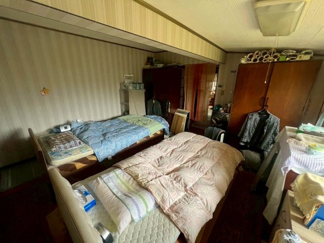 大崎中古戸建の洋室|洋室約8帖となっております。
