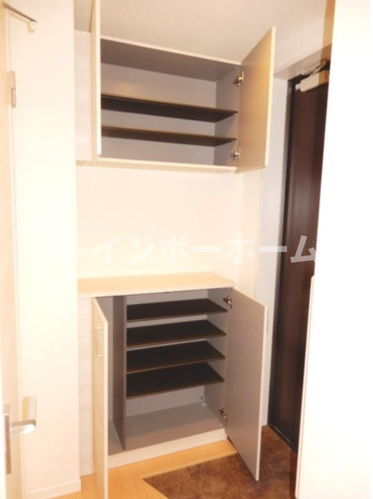 Briller Plumeの玄関