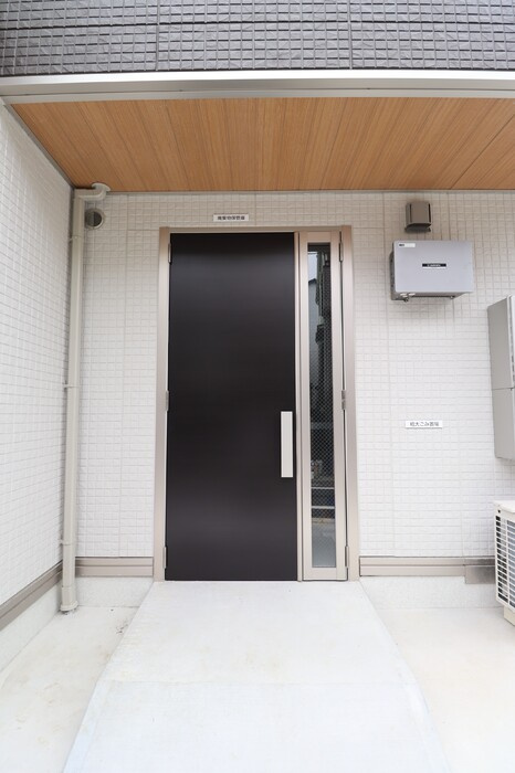 グラナーデ東新町のエントランス