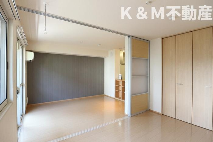 ハピネス　ストームの居間・リビング|こちらのリビングで趣味の時間をお楽しみください