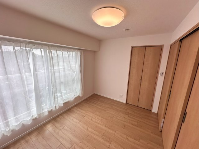 コーポ根岸の洋室|明るい洋室です
