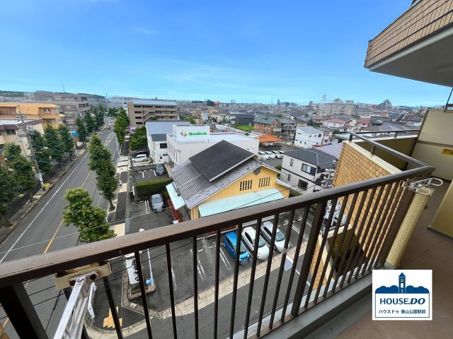 3方角住戸！R7年4月リフォーム済♪エスポア一社2の展望|高層階ならではの眺望が魅力のバルコニーは、朝日や夜景を楽しむ贅沢な空間に