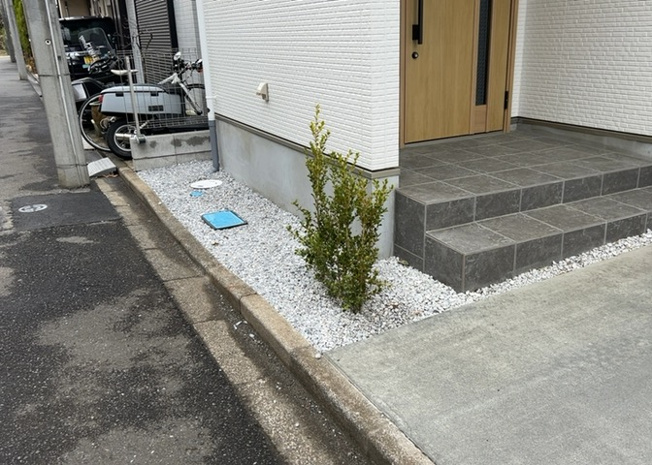 【庭】 | 庭があることでガーデニングや家庭菜園はもちろん、こどもの遊び場やペットを放して遊ぶことができます。また、家の周囲に余裕があるということです。隣地との間があれば、十分な日当たりと、風通しが確保できます。
