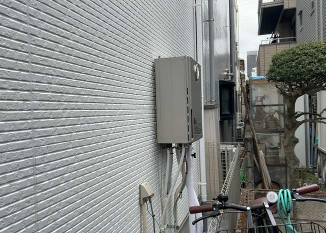 【発電・温水設備】 | 省エネ給湯器とは従来型の給湯器より熱効率が高く、少ない燃料でたくさんのお湯を沸かすことが出来る高効率な給湯器のことを指します。また、省エネ給湯器には種類があり、利便性や効果なども様々です。
