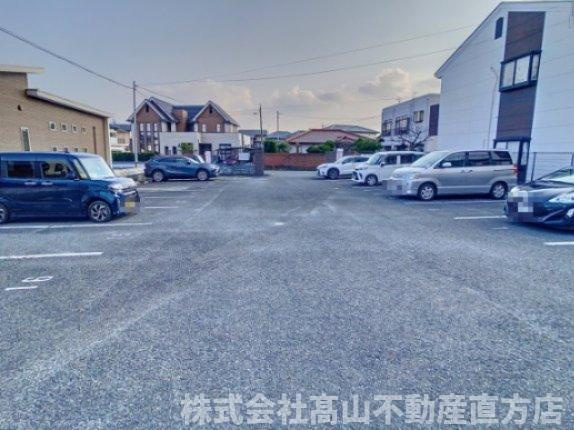 ミュルアコートの駐車場