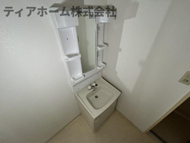 大和高田市神楽３丁目のアパートの独立洗面台|独立洗面化粧台が付いています