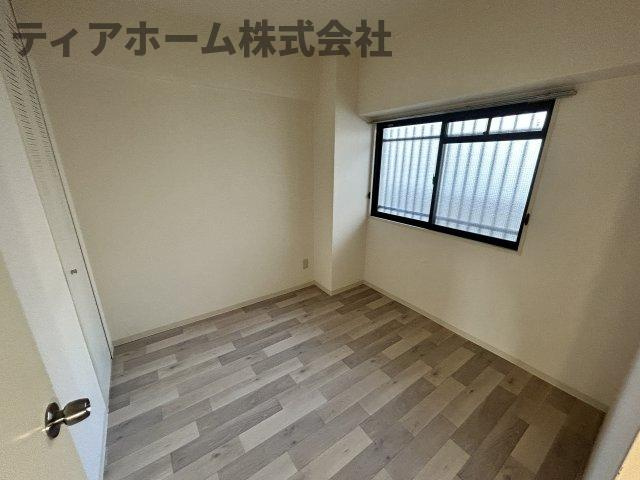 大和高田市神楽３丁目のアパートの洋室|落ち着いた色調の洋室です