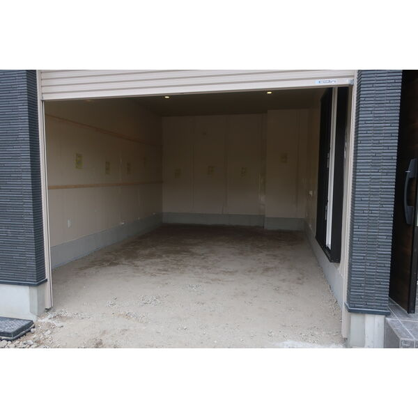 Garage House 森岡の駐車場