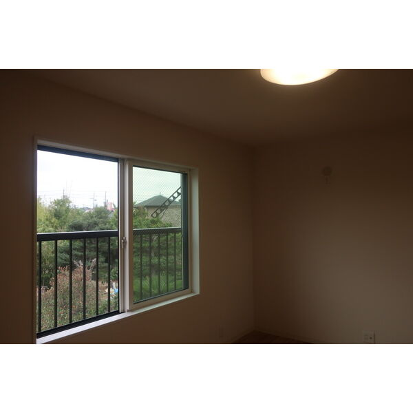 Garage House 森岡の洋室