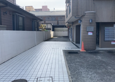 【庭】 | パレ・ドール八王子Ⅲ | 物件によっては、入居者が個人的に使用できる専用庭がついているものもあります。また、住宅の中にある土間の部分を庭と呼ぶこともあります。庭の用途は住む人によって変わり、それによってデザインもさまざまです。