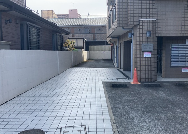 【庭】 | パレ・ドール八王子Ⅲ | 物件によっては、入居者が個人的に使用できる専用庭がついているものもあります。また、住宅の中にある土間の部分を庭と呼ぶこともあります。庭の用途は住む人によって変わり、それによってデザインもさまざまです。