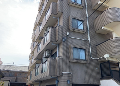 【構造・工法・仕様】 | パレ・ドール八王子Ⅲ | ＲＣ造、Reinforced Concreteは直訳すると補強されたコンクリートです。主に柱や梁・床・壁が鉄筋とコンクリートで構成おり、鉄筋を組んだ型枠にコンクリートを流し込んで固めたものを指します。