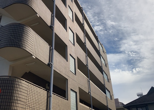 【内装】 | パレ・ドール八王子Ⅲ | 共用部分は、一棟の建物に住む区分所有者全員が共同で所有するとし、共用部分の管理、補修などは、区分所有者で形成される管理組合が行います。個人の判断で勝手に変更することはできませんので覚えておきましょう。