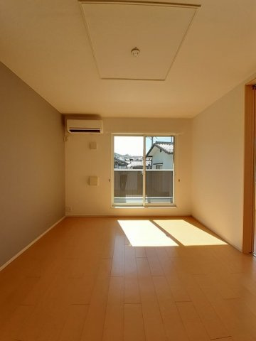 サニーガーデン・ＢｅＬＬの居間・リビング|こちらの居間で趣味の時間をお楽しみください