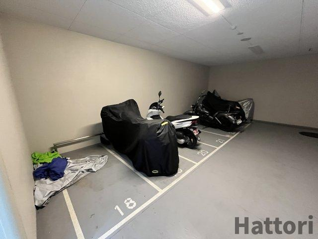 吹田市江坂町１丁目の賃貸マンションの駐車場