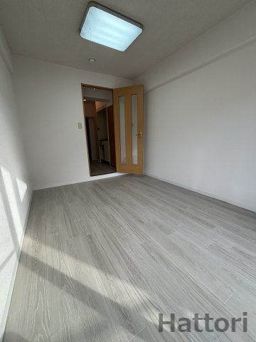 フローライト関大前の居間・リビング