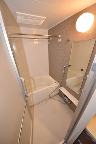 コンフォリア北堀江一丁目の浴室|落ち着いた空間のお風呂です