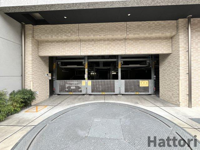 S-RESIDENCE江坂Eminenceの駐車場