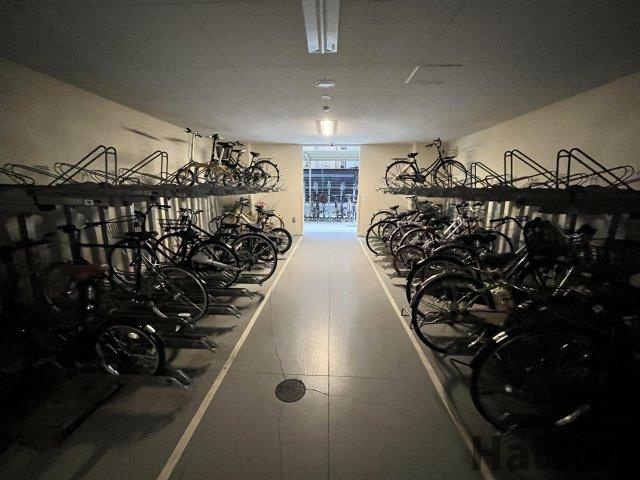 S-RESIDENCE江坂Eminenceの駐車場