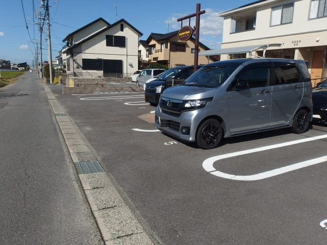 コンフォート　ナナの駐車場