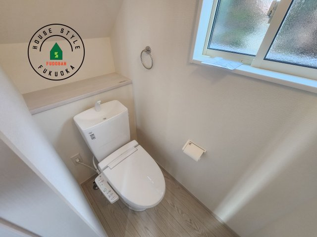 福岡市東区多々良2丁目第5-1棟（1号棟）の内観：施工例|温水洗浄便座を完備しております。2ヶ所にトイレがあるのは朝の慌ただしい時間も安心です。