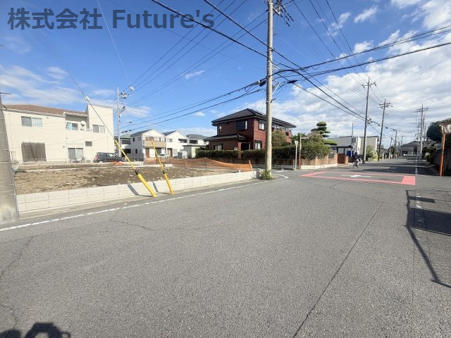 三郷市戸ケ崎1丁目　建築条件無し売地　全1棟の前面道路含む現地写真|前面道路含む現地写真です。