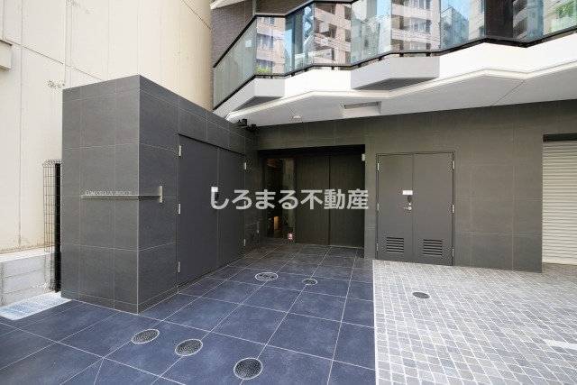 コンフォリア・リヴ谷町四丁目のエントランス