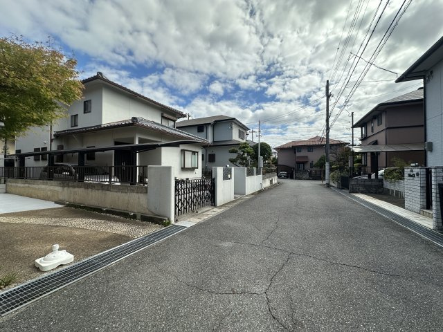 神戸市西区美賀多台5丁目戸建の前面道路含む現地写真