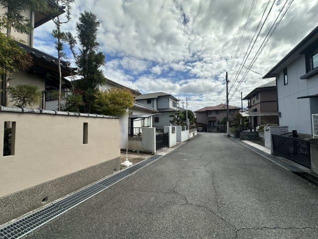 神戸市西区美賀多台5丁目戸建の前面道路含む現地写真