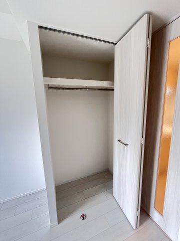 大阪市城東区成育１丁目の賃貸マンションの収納