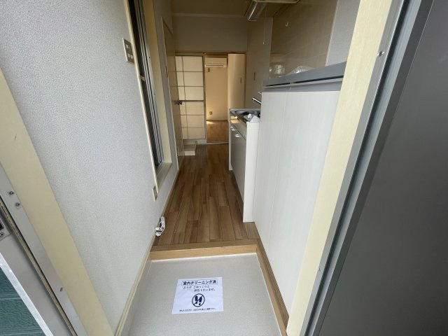 メゾン・ジュメールB棟の玄関