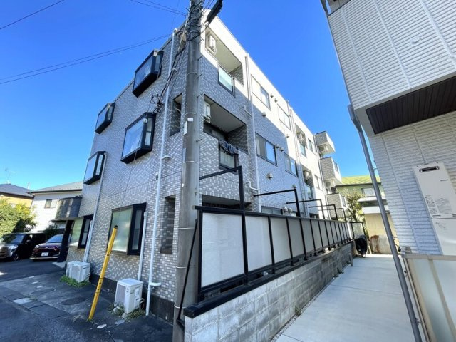 センプリーチェの外観