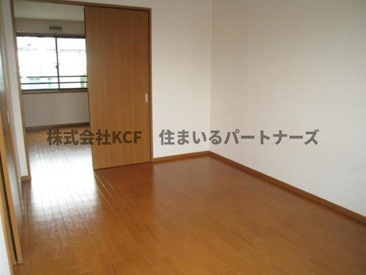 TSコートの寝室|広くて明るい寝室